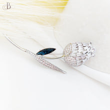 Cargar imagen en el visor de la galería, Broche tulipán brillante con Swarovski