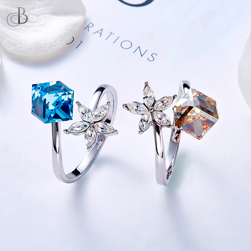 Anillo flor y cubo brillante con cristales Swarovski