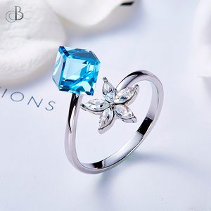 Anillo flor y cubo brillante con cristales Swarovski