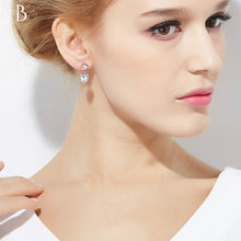 Cargar imagen en el visor de la galería, Aretes corazón y punto de luz con cristales Swarovski