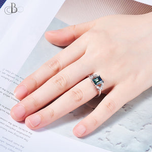Anillo solitario color esmeralda con cristal Swarovski