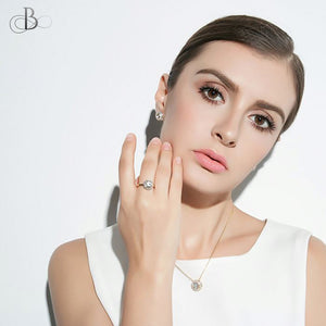 Aretes enchapados en oro de 18k con cristales Swarovski