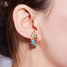 Cargar imagen en el visor de la galería, Aretes alas con cristales y perla Swarovski
