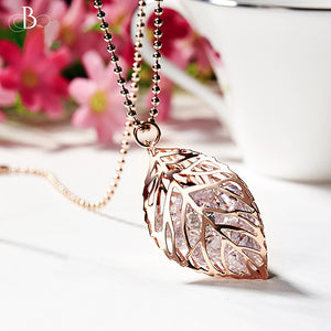 Collar hoja 3D con interior brillante