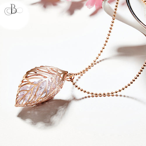 Collar hoja 3D con interior brillante