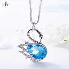 Cargar imagen en el visor de la galería, Collar cisne brillante con cristales Swarovski