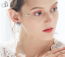 Cargar imagen en el visor de la galería, Aretes mariposas de plata con cristales Swarovski