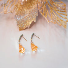 Cargar imagen en el visor de la galería, Aretes colgantes gotas de brillo con cristales Swarovski