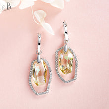 Cargar imagen en el visor de la galería, Aretes cristal colgante color topacio con cristales Swarovski