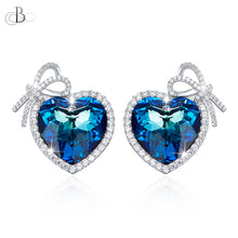 Cargar imagen en el visor de la galería, Aretes de plata corazón con cristal Swarovski envueltos en cinta de plata