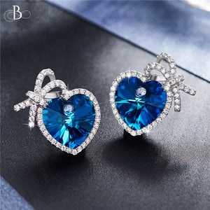Aretes de plata corazón con cristal Swarovski envueltos en cinta de plata