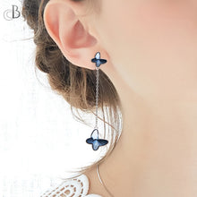 Cargar imagen en el visor de la galería, Aretes mariposas de plata colgantes con cristales Swarovski