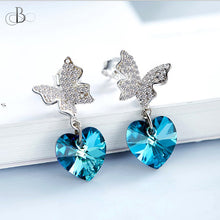 Cargar imagen en el visor de la galería, Aretes mariposa brillante y corazón de plata color zafiro con cristales Swarovski