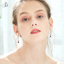 Cargar imagen en el visor de la galería, Aretes colgantes de plata color amatista de pluma con cristales Swarovski