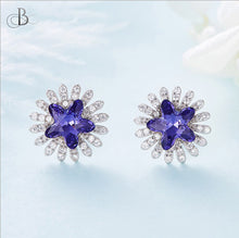 Cargar imagen en el visor de la galería, Aretes de plata estrella color cobalto con cristales Swarovski