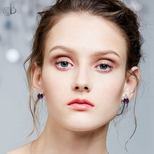 Cargar imagen en el visor de la galería, Aretes mariposa y punto de luz de plata color amatista con cristales Swarovski