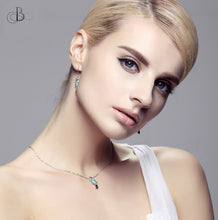 Cargar imagen en el visor de la galería, Collar de plata flor color esmeralda con cristales Swarovski