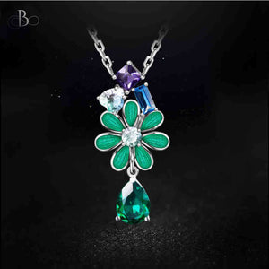 Collar de plata flor color esmeralda con cristales Swarovski