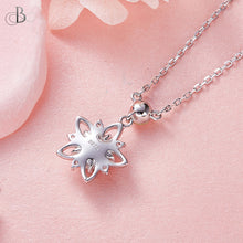 Cargar imagen en el visor de la galería, Collar de plata flor brillante con cristales Swarovski