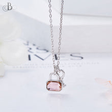 Cargar imagen en el visor de la galería, Collar de plata candado y llave con cristales Swarovski