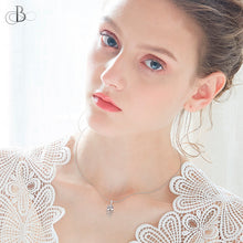 Cargar imagen en el visor de la galería, Collar Hamsa de plata con cristal Swarovski
