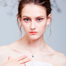 Cargar imagen en el visor de la galería, Collar colibrí esmeralda de plata con cristales Swarovski