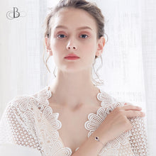 Cargar imagen en el visor de la galería, Pulsera de plata de pluma color amatista con cristales Swarovski