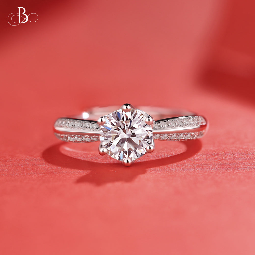 Anillo de compromiso Praga con diamante moissanita