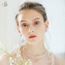 Cargar imagen en el visor de la galería, Aretes de plata flores doradas embellecidas con cristales Swarovski