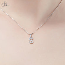 Cargar imagen en el visor de la galería, Collar de letras brillantes con cristales Swarovski de plata