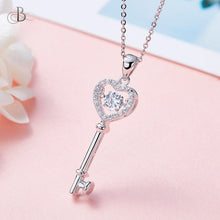 Cargar imagen en el visor de la galería, Collar de plata llave del corazón con zirconia danzante