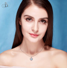 Cargar imagen en el visor de la galería, Collar de plata corazón con zirconia danzante y cristales Swarovski