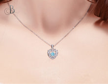 Cargar imagen en el visor de la galería, Collar de plata corazón con zirconia danzante y cristales Swarovski