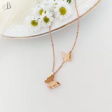 Cargar imagen en el visor de la galería, Collar de acero de mariposas doradas