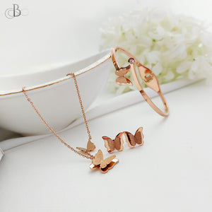 Collar de acero de mariposas doradas