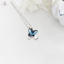 Cargar imagen en el visor de la galería, Collar de plata mariposas unidas con cristales Swarovski