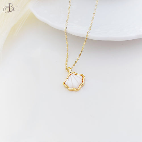 Collar cuty shell dorado